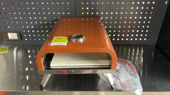Mobiler Pizzaofen mit Pizzastein
